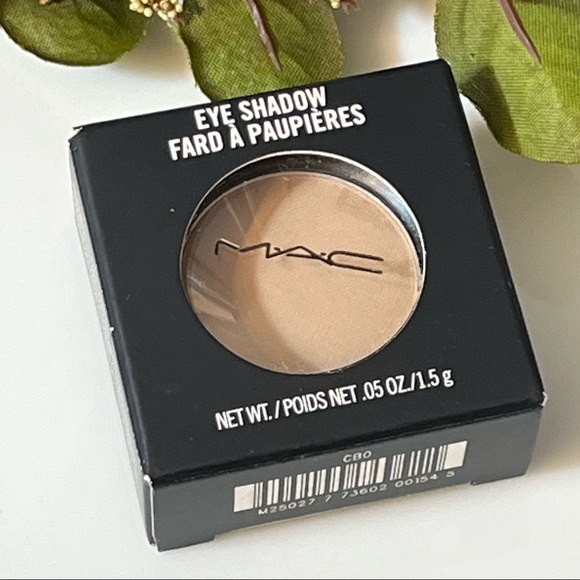 MAC Eye Shadow OMEGA Soft Matte - Picture 11 of 14